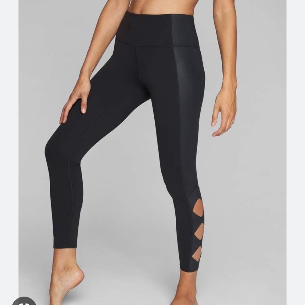 ATHLETA Salutation stash cutout leggings with pockets, XS. High waist.